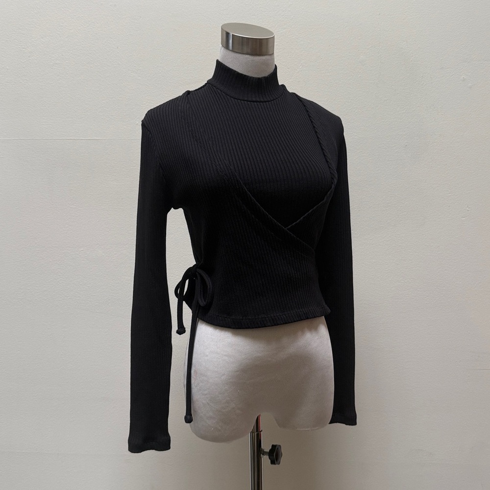 Levi’s Black Ribbed Wrap Cardigan and Tank 2 piece